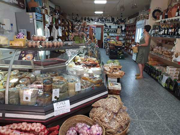 Fotografia tomada fuera de La Despensa Moteña - Tienda de alimentación en Mota del Cuervo, Cuenca