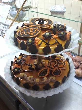 Fotografia tomada fuera de Aymà Pastisseria i Pizzeria - Pastelería especializada en tartas nupciales en Sant Hilari Sacalm, Girona