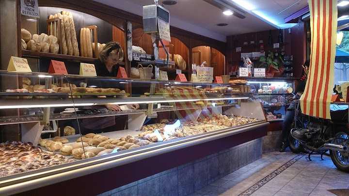 Fotografia tomada fuera de La Divina Pastora - Pastisseria en Vic, Barcelona