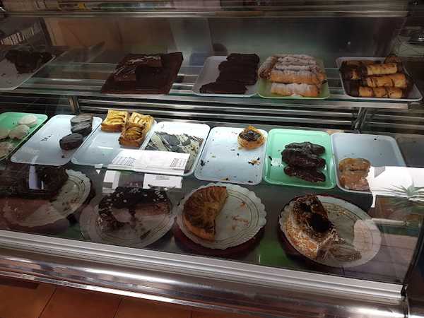 Fotografia tomada fuera de La Dulceria - Pastelería en Fuenteheridos, Huelva