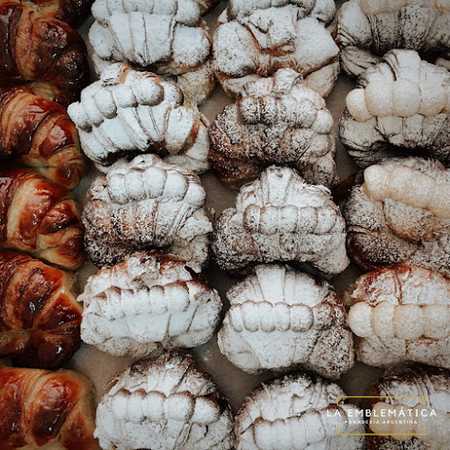 Fotografia tomada fuera de La Emblemática - Panadería en San Lorenzo de El Escorial, Madrid