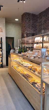 Fotografia tomada fuera de La Empanadería - Panadería en Madrid, Madrid