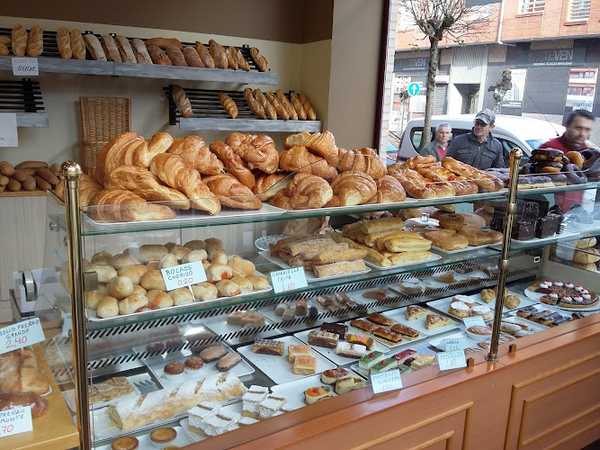 Fotografia tomada fuera de La Esquina de Chus - Tienda de alimentación en Mieres, Asturias