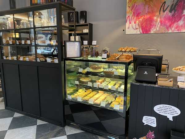 Fotografia tomada fuera de La esquina del Peso - restaurantes en Oviedo, Asturias