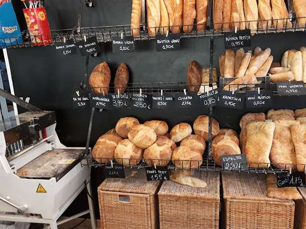 Fotografia tomada fuera de La Farinera - cafeterías en Sant Feliu de Guíxols, Girona