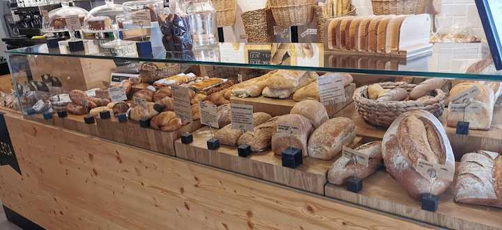 Fotografia tomada fuera de La Fleca de l'Empordà - Panadería en Sant Antoni de Calonge, Girona