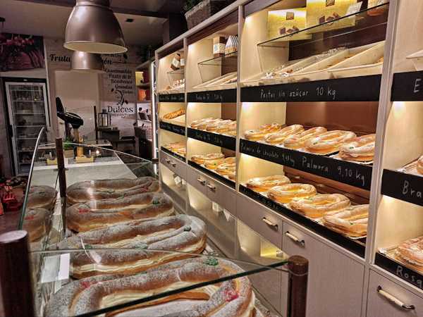 Fotografia tomada fuera de La Flor de Oro - Pastelería en Zaragoza, Zaragoza