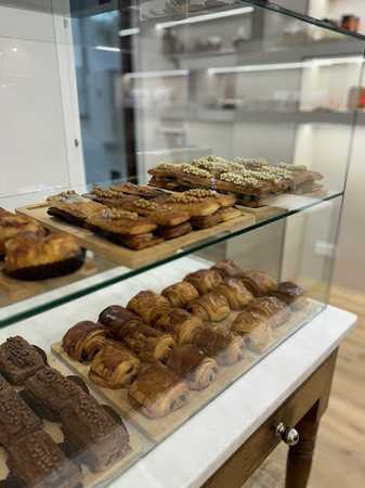 Fotografia tomada fuera de La Gloria - Pastelería en Mieres, Asturias
