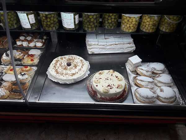 Fotografia tomada fuera de La Golondrina - Panadería en Huete, Cuenca