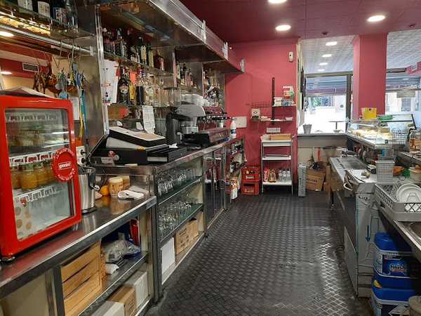 Fotografia tomada fuera de La Gralla - cafeterías en Granollers, Barcelona