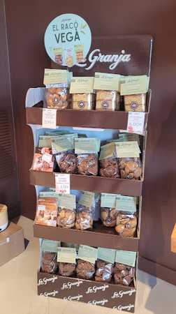 Fotografia tomada fuera de La Granja Foods 1959, S.L. - Confiteria en Moja, Barcelona