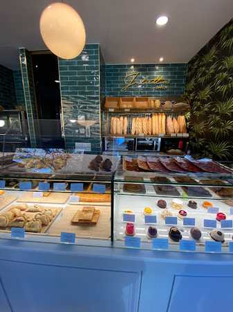 Fotografia tomada fuera de La Hermosita Pozuelo - Pastelería en Pozuelo de Alarcón, Madrid
