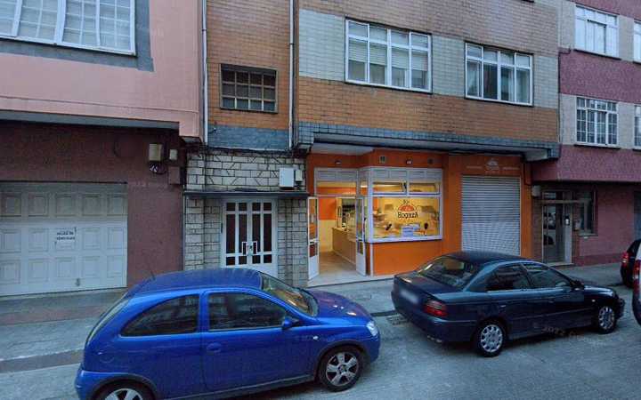 Fotografia tomada fuera de La Hogaza de oro - Panadería en Narón, A Coruña