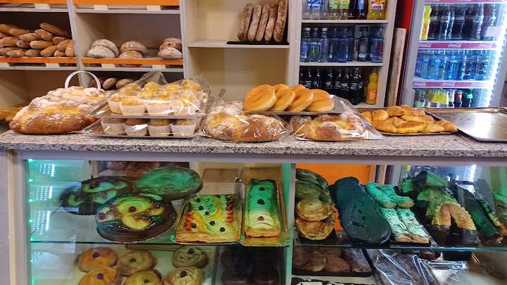 Fotografia tomada fuera de La Hogaza De Oro - Pastelería en Narón, A Coruña