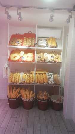 Fotografia tomada fuera de La jamoneria Hermanos Marco panadería - restaurantes en Madrid, Madrid