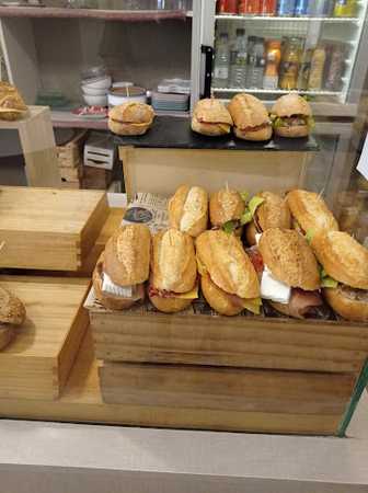 Fotografia tomada fuera de La Llar Dolça - Pastisseria en Elche, Alicante
