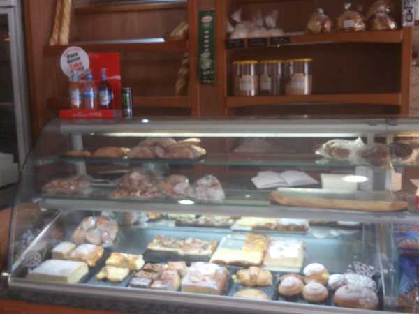 Fotografia tomada fuera de LA LLESCA - Panadería en Alcanar, Tarragona