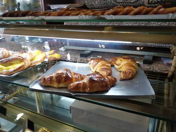 Fotografia tomada fuera de La Magdalena - Pastelería en Avilés, Asturias