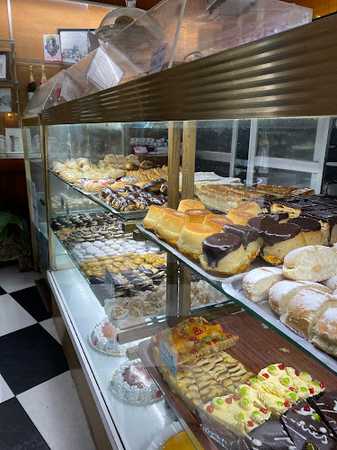 Fotografia tomada fuera de La Mallorquina NACIONAL 4º - Pastelería en San Fernando, Cádiz