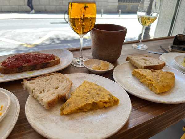 Fotografia tomada fuera de La Martinuca - restaurantes en Madrid, Madrid
