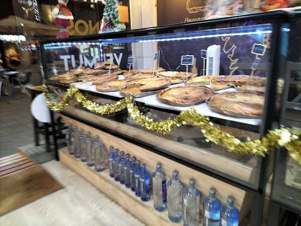 Fotografia tomada fuera de La meiga das Empanadas - Panadería en Gavà, Barcelona