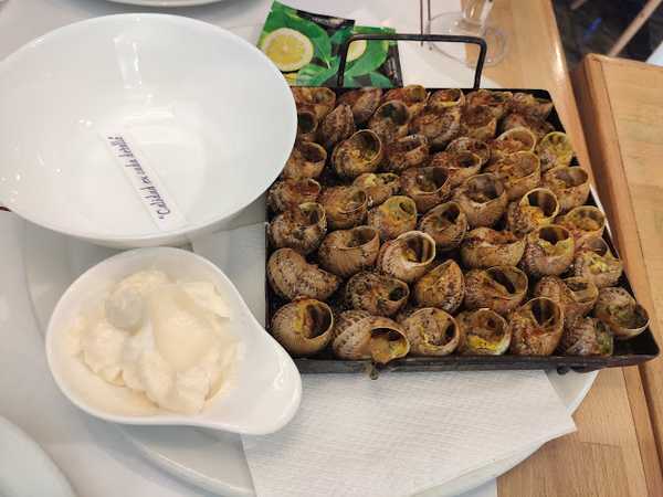 Fotografia tomada fuera de La Mina Restaurant - restaurantes en La Seu d'Urgell, Lleida