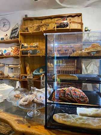 Fotografia tomada fuera de La Mola Forn de Pa | Barruera - cafeterías en Barruera, Lleida