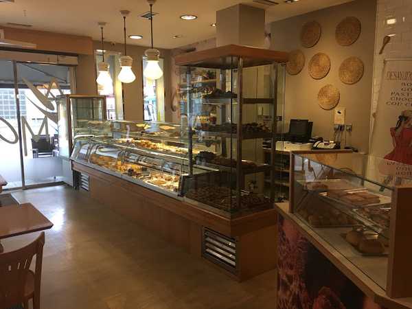 Fotografia tomada fuera de La Molienda - cafeterías en Lugones, Asturias