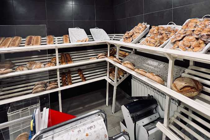 Fotografia tomada fuera de La Montañesa Panadería - Panadería en Cistierna, León