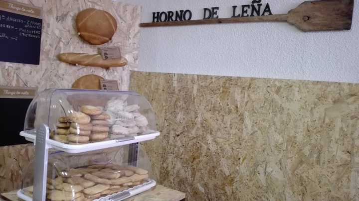 Fotografia tomada fuera de La Panaderia desde 1970 - Panadería en El Hoyo, Ciudad Real