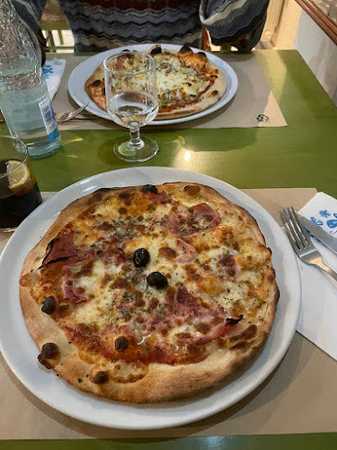 Fotografia tomada fuera de La Panificadora - restaurantes en Sant Andreu de Llavaneres, Barcelona