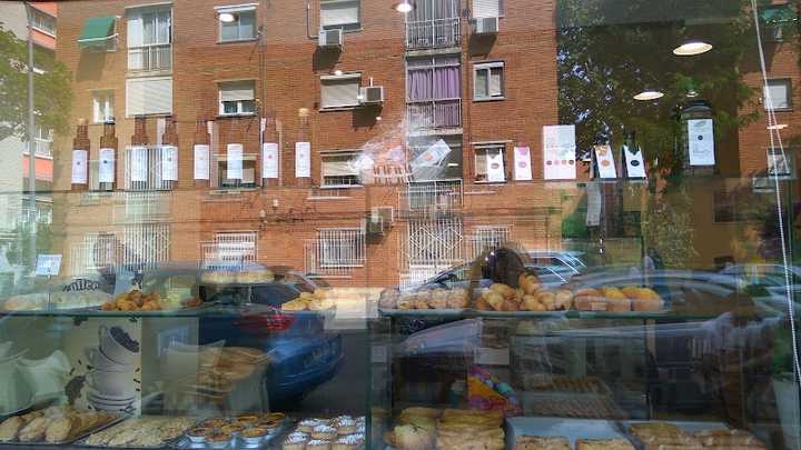 Fotografia tomada fuera de LA PANOTECA - Panadería en Fuenlabrada, Madrid