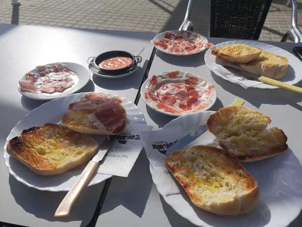 Fotografia tomada fuera de LA PARADA DE MARIOZ - Cafetería en Santa Olalla del Cala, Huelva
