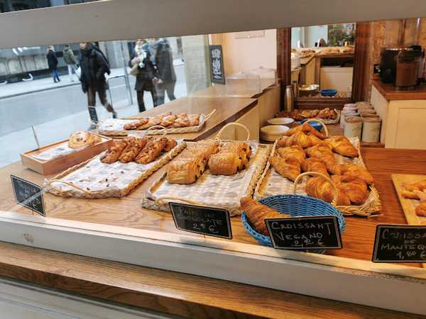 Fotografia tomada fuera de La Rollerie San Jerónimo - cafeterías en Madrid, Madrid