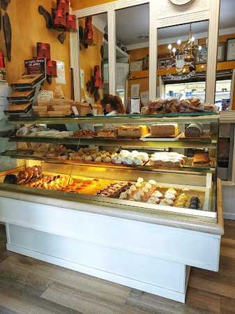 Fotografia tomada fuera de La Rosa de Oro - Pasteleria & Confiteria - Pastelería francesa en Jerez de la Frontera, Cádiz