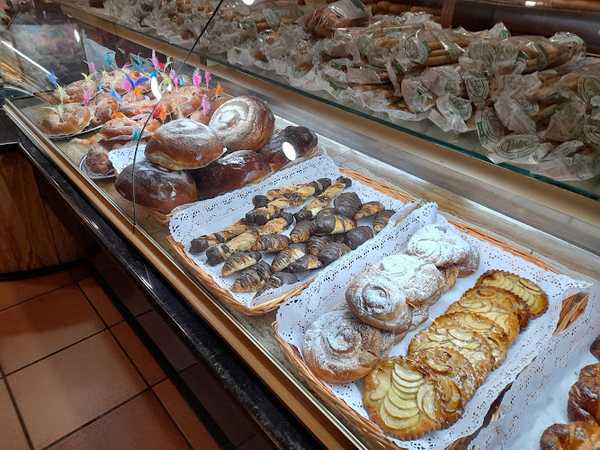 Fotografia tomada fuera de La Simona - Forn de pa en Castellón de la Plana, Castellón