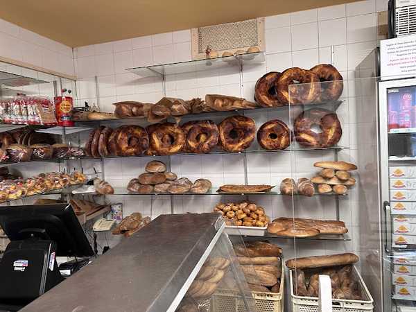 Fotografia tomada fuera de La Soberana - Panadería en Sober, Lugo