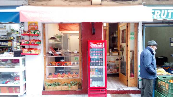 Fotografia tomada fuera de Bakery Street - Pan y Dulces - Panadería en Granada, Granada