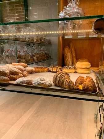 Fotografia tomada fuera de La Tahona - Panadería en El Escorial, Madrid