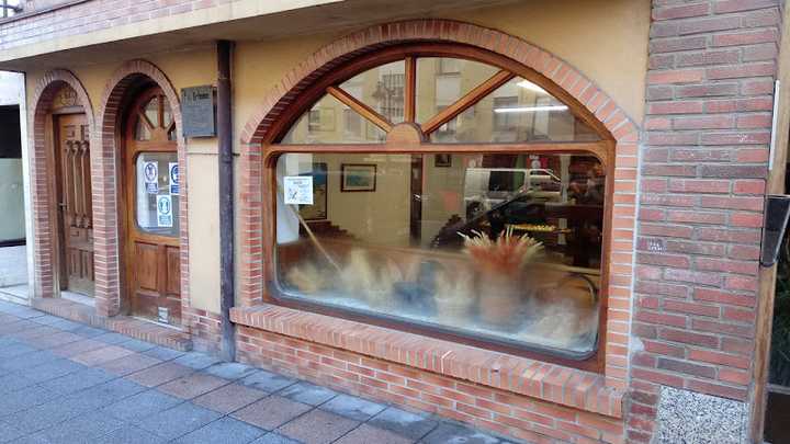 Fotografia tomada fuera de La Tahona - Panadería en Laredo, Cantabria