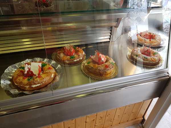 Fotografia tomada fuera de La Tahona - Panadería en Sabadell, Barcelona