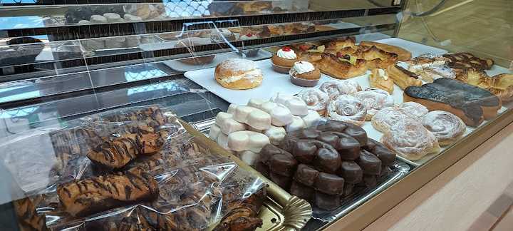 Fotografia tomada fuera de La Tahona - Panadería en Talamanca de Jarama, Madrid