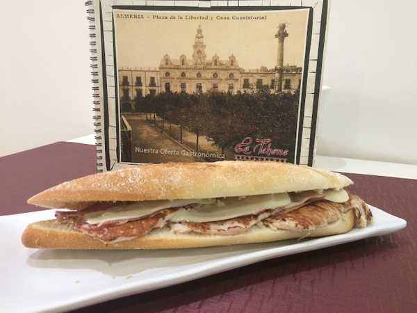 Fotografia tomada fuera de La Tahona bar & tapas - restaurantes en Almería, Almería