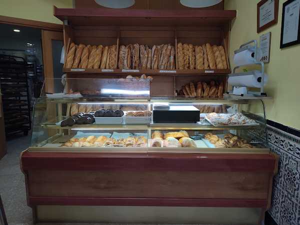 Fotografia tomada fuera de LA TAHONA DE CADALSO - Panadería en Cadalso de los Vidrios, Madrid