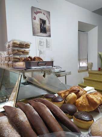 Fotografia tomada fuera de La Tahona De Chinche - Panadería en Santa Cruz de la Zarza, Toledo