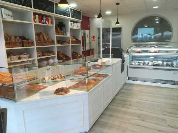 Fotografia tomada fuera de La Tahona de la Vega - Panadería en Vegadeo, Asturias
