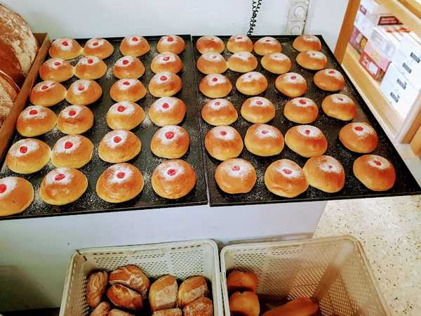 Fotografia tomada fuera de La Tahona de Luis González - Panadería en El Molar, Madrid