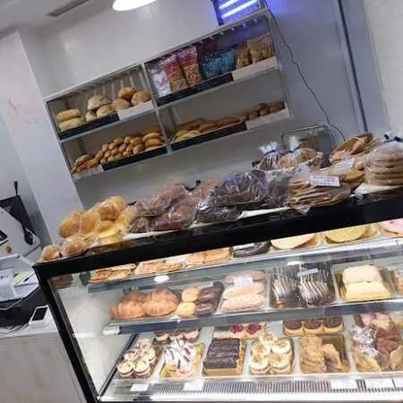 Fotografia tomada fuera de La Tahona del Artesano - Panadería en Cádiz, Cádiz