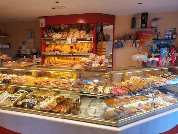Fotografia tomada fuera de La Tahona Ideal - Panadería en Manzanares el Real, Madrid