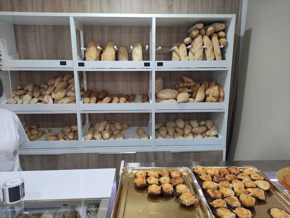 Fotografia tomada fuera de La Telera: panadería, pastelería y heladería artesanal - Panadería en Luque, Córdoba